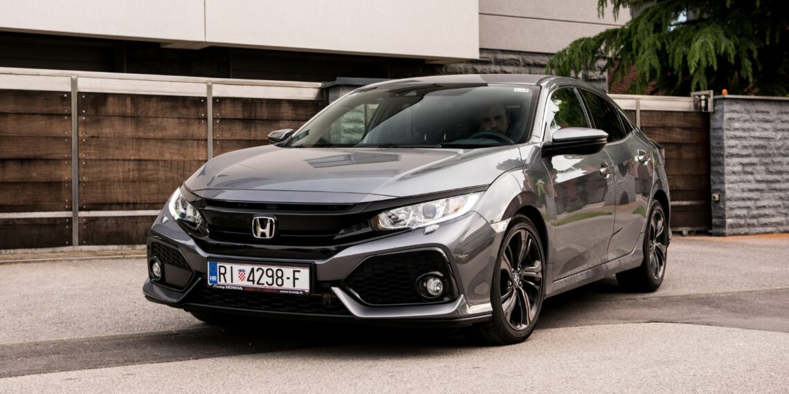 19 Cars With Windshields That Crack Constantly on Canadian Highways