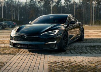 27 Vehicles With Headlights So Pricey They’ll Shock You After One Accident