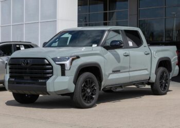 21 Vehicles With Infotainment Systems Canadians Complain About the Most