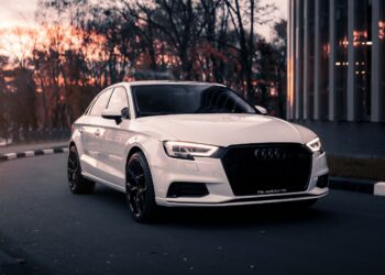 24 Cars Canadians Think Are “Luxury” but Actually Aren’t