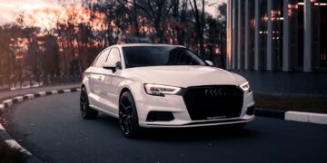 24 Cars Canadians Think Are “Luxury” but Actually Aren’t