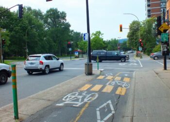 21 Driving Habits That Could Get Canadians Fined Without Realizing It