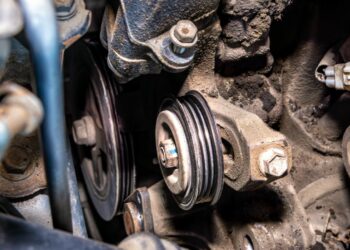 16 Car Maintenance Jobs Drivers Delay Until the Bill Explodes