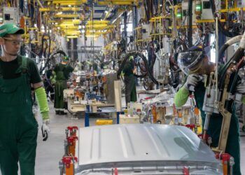 Canadian Auto-Parts Factory Sales Jump 6.2% as Manufacturing Defies Expectations for a Drop