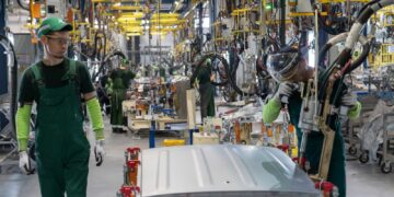 Canadian Auto-Parts Factory Sales Jump 6.2% as Manufacturing Defies Expectations for a Drop