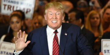 Trump Trade Fight Puts Ford and GM’s Canadian-Built Trucks Back in the Crosshairs