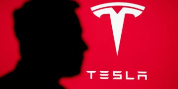 Tesla Shuts Hamilton’s 20-Stall Supercharger as 16-Stall V4 Replacement Goes Up
