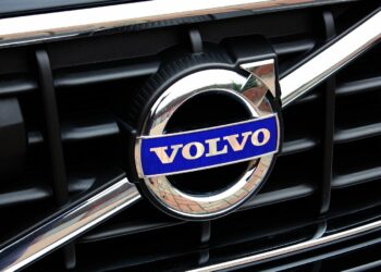 Volvo Starts Scoring How Drivers Brake and Corner for Insurance Discounts — Canada Is Left Out of First Rolloutv