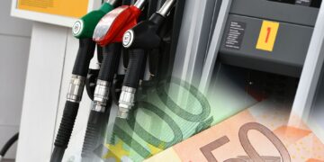 Canadian Gas Prices Are Nearly 40¢ a Litre Higher Than a Year Ago as National Average Hits 178.2¢