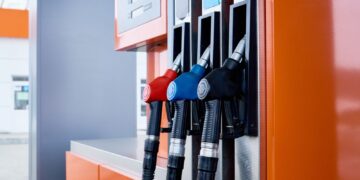 ⁠Toronto Gas Drops to $1.81/L While Vancouver Stays Above $2 as Pump Prices Split Canada