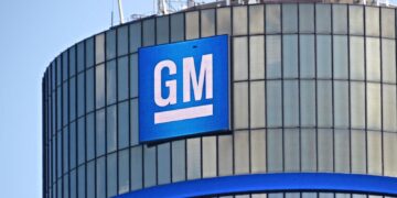 GM Keeps Cylinder Deactivation in New Silverado and Sierra V8s Despite Moving to Bigger Engines