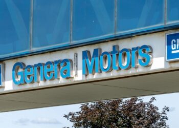 GM Cuts Chevrolet Bolt Output About 75% as Canada’s $39,999 EV Becomes a Limited Run