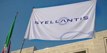 Stellantis Launches Up to $7,500 in Canadian Jeep Discounts as Tariff Fight Squeezes Auto Market