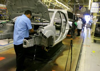 80% of Canadians Want Automakers to Prioritize Affordability Over New Technology, CarGurus Survey Finds