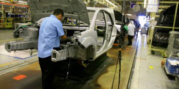 80% of Canadians Want Automakers to Prioritize Affordability Over New Technology, CarGurus Survey Finds