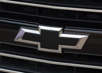 Chevrolet Creates Stripped-Down 2027 Traverse for Lease Customers, Limiting Buyers to Three Colours and Seven Seats