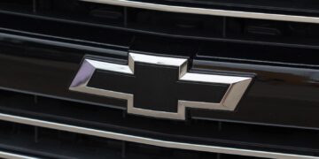Chevrolet Creates Stripped-Down 2027 Traverse for Lease Customers, Limiting Buyers to Three Colours and Seven Seats