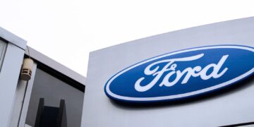 Ford F-150 Supply Disruption Hits Shipments as Canada-U.S. Auto Industry Faces Bigger Trade Problems