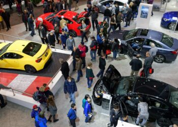Overseas-Built Vehicles Gain 7% in Canada as North American Models Fall More Than 10%
