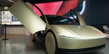 Tesla Extends Robotaxi Service to 11 P.M. as Musk Says Nighttime Pet Safety Is Still a Problem